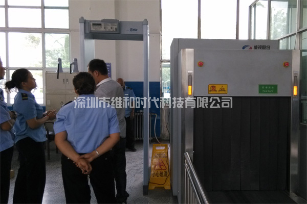 新疆烏魯木齊鐵路局8家火車(chē)站采用維和時(shí)代供應(yīng)HI-PE進(jìn)口安檢門(mén)[圖文]