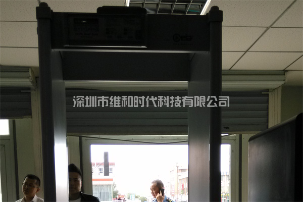 新疆烏魯木齊鐵路局8家火車(chē)站采用維和時(shí)代供應(yīng)HI-PE進(jìn)口安檢門(mén)[圖文]