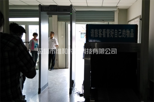 新疆烏魯木齊鐵路局8家火車(chē)站采用維和時(shí)代供應(yīng)HI-PE進(jìn)口安檢門(mén)[圖文]