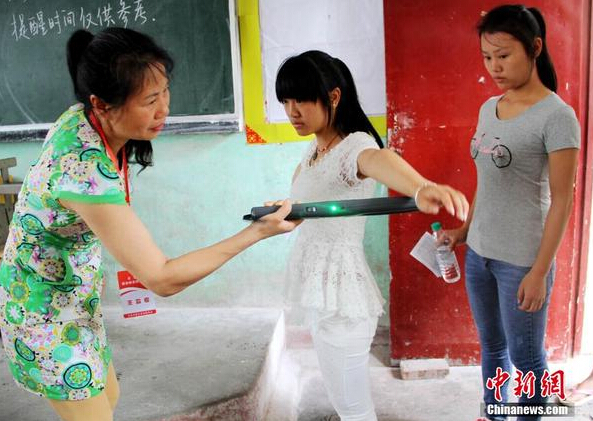 維和時代為你解答考場對于金屬探測門技術需求