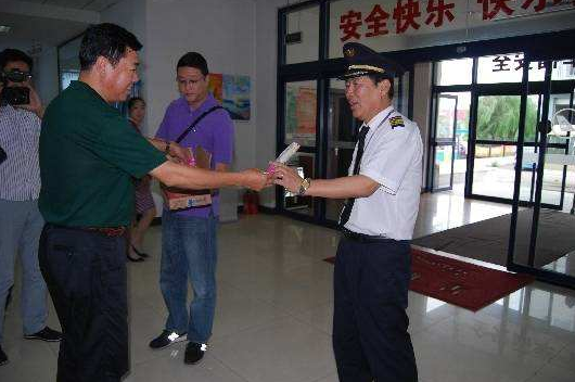 金屬探測(cè)安檢門(mén)廠家：烏魯木齊安檢總站關(guān)愛(ài)老年旅客